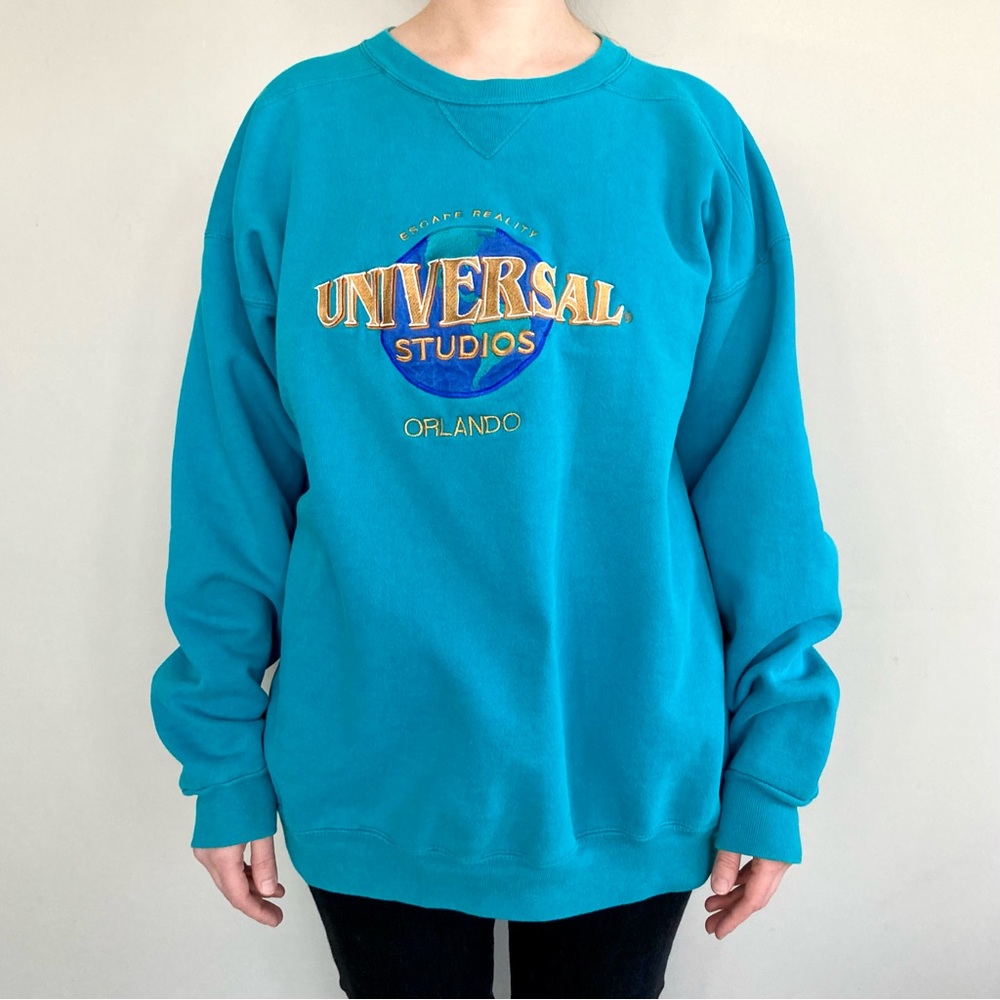 Vintage Universal Studios Orlando graphic sweatshirt. 💙